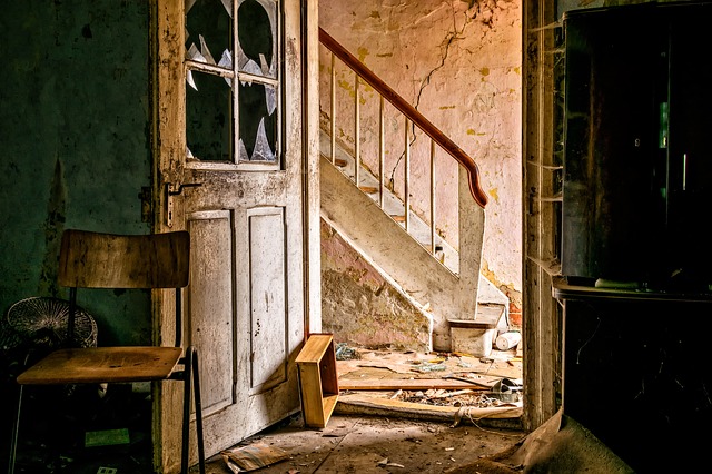 I vantaggi e gli svantaggi delle porte e delle partizioni in vetro