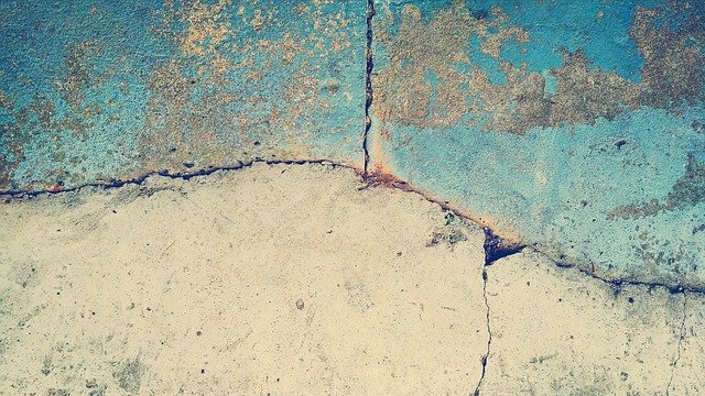 Come aumentare il valore decorativo dei pavimenti in cemento nella tua casa