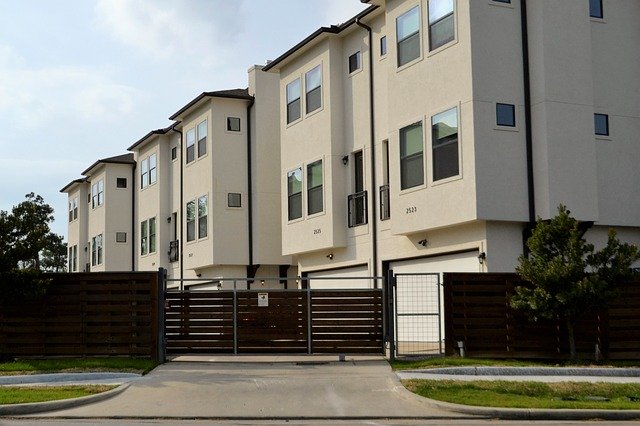 Una guida per la prima volta del proprietario di abitazione alla costruzione di una casa duplex